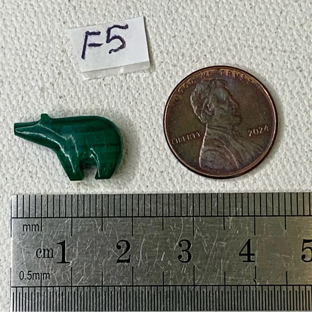 Native American Style Green Zuni Bear Fetish Bead Carved Miniature Spirit Animal